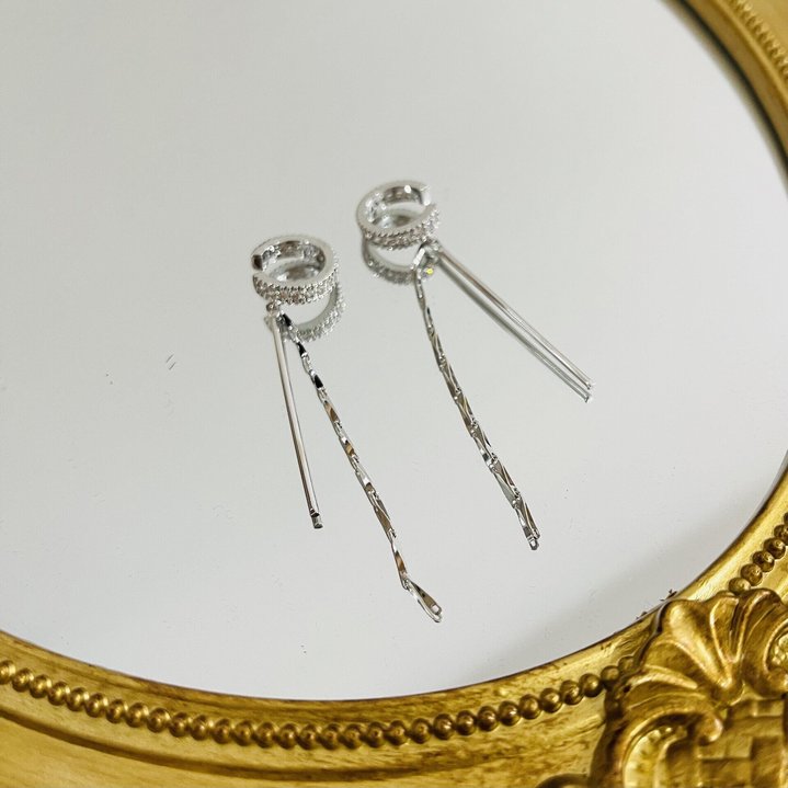Cube Molecular Tassel Long Ear Clip
