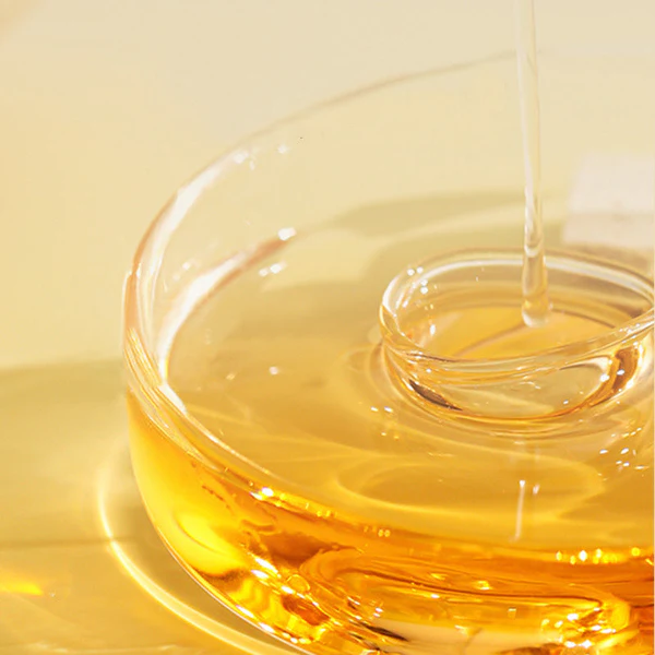 MOISTURIZING STRENGTHENING SILKY HAIR OIL